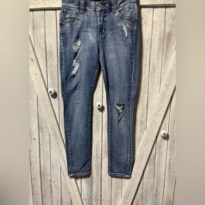 JAG….Totally Awesome Denim…Comfort waist band. Perfect Distressed*Skinny Nice